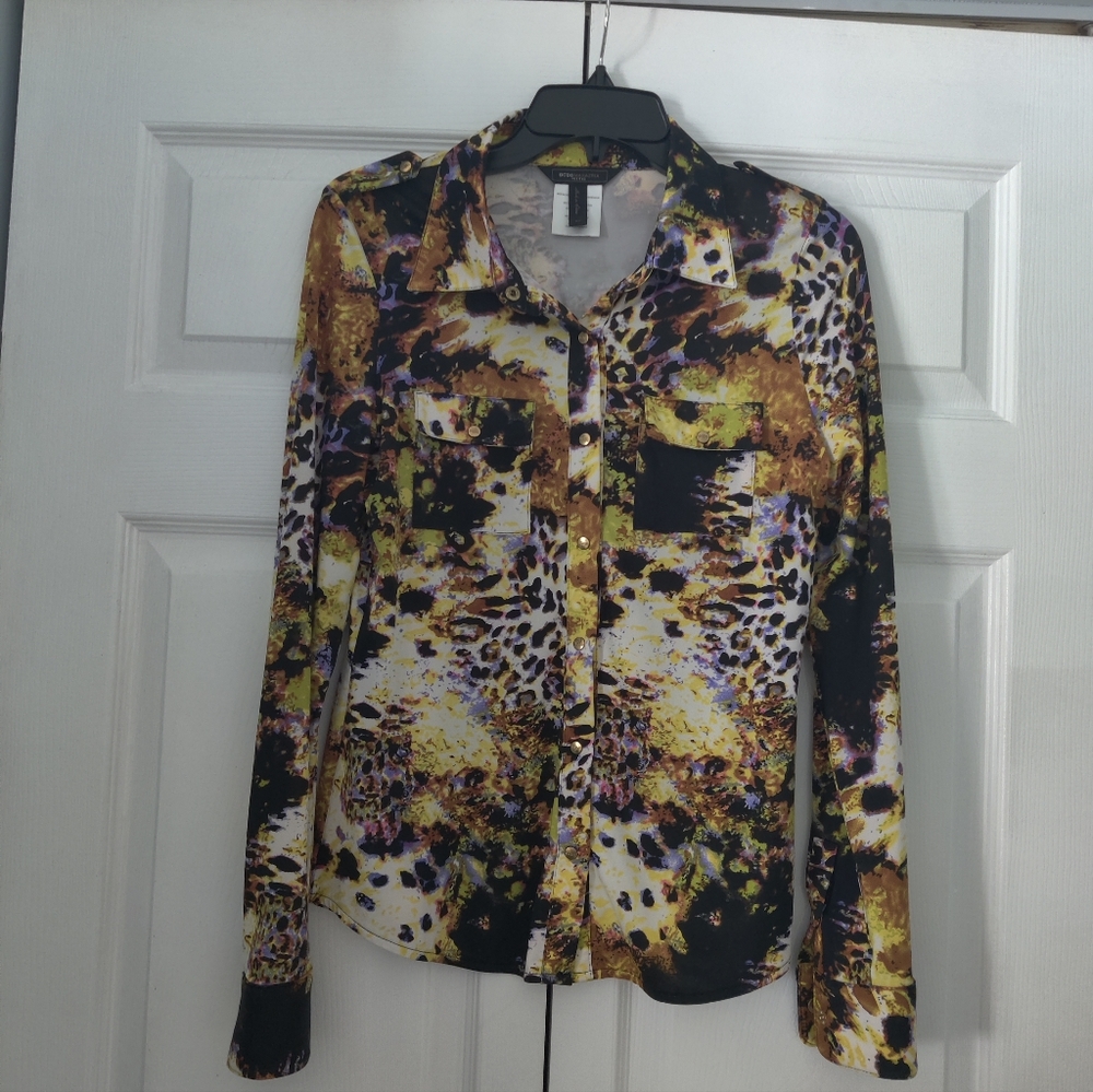 BCBGMAXAZRIA Shirt, Button Down, Long Sleeve, Two front pockets, petite medium.
